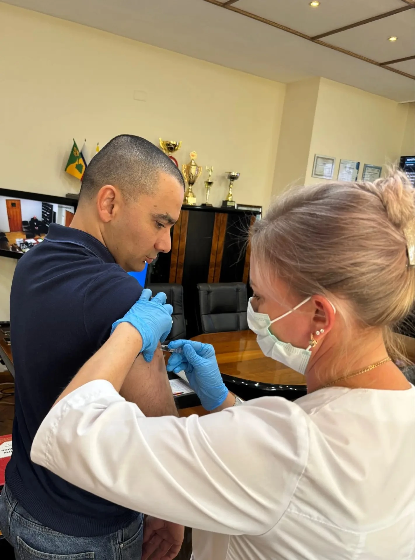 Сегодня сделал профилактическую прививку против гриппа! 💉