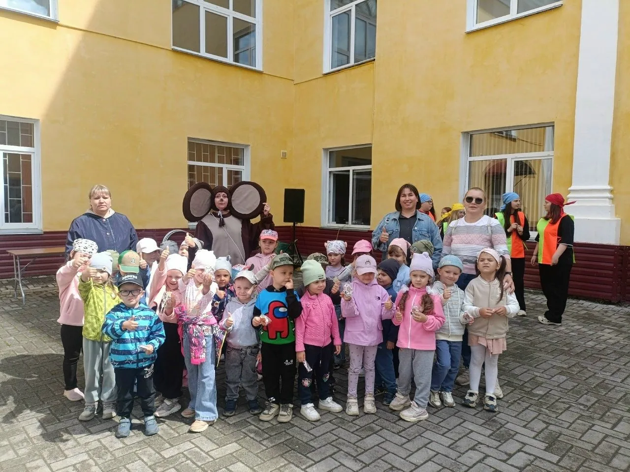 🎉У детей начались каникулы и для них в полную силу заработали детские лагеря, спортивн...