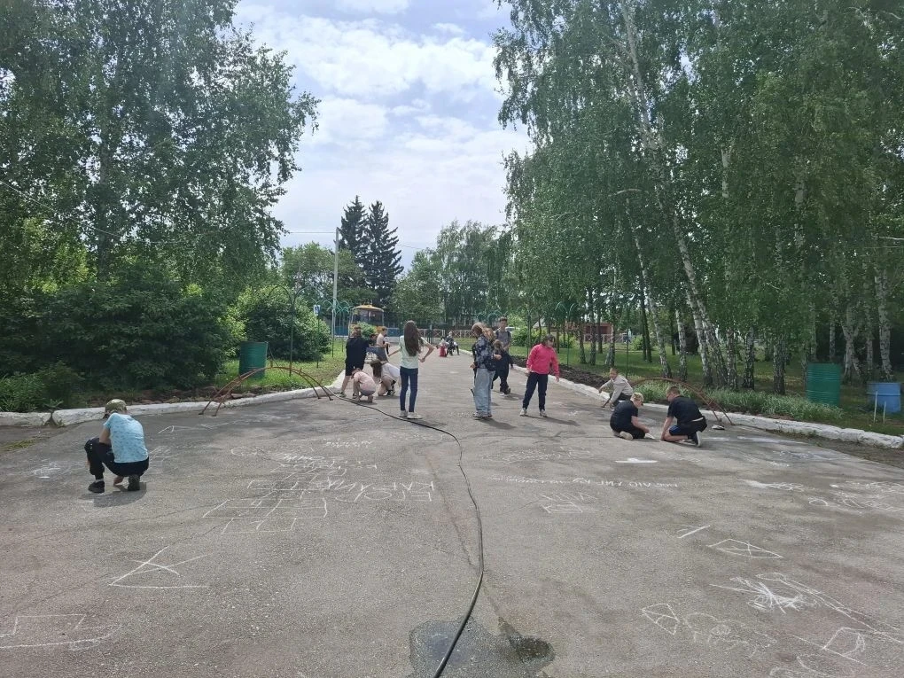 Ура! В нашей школе заработала летняя оздоровительная площадка дневного пребывания — и лето сразу ста