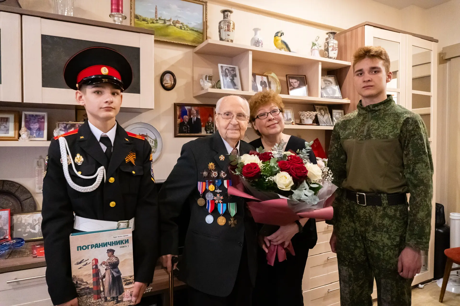 ⭐️ В преддверии Дня Победы наши ученики, директор школы Алевтина Валерьевна Наместникова, руководите