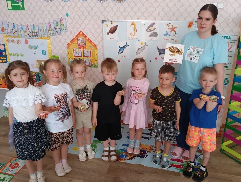 В средней группе "Солнышко", у казачат - мастерят прошла кружковая работа. Ребята из пр...