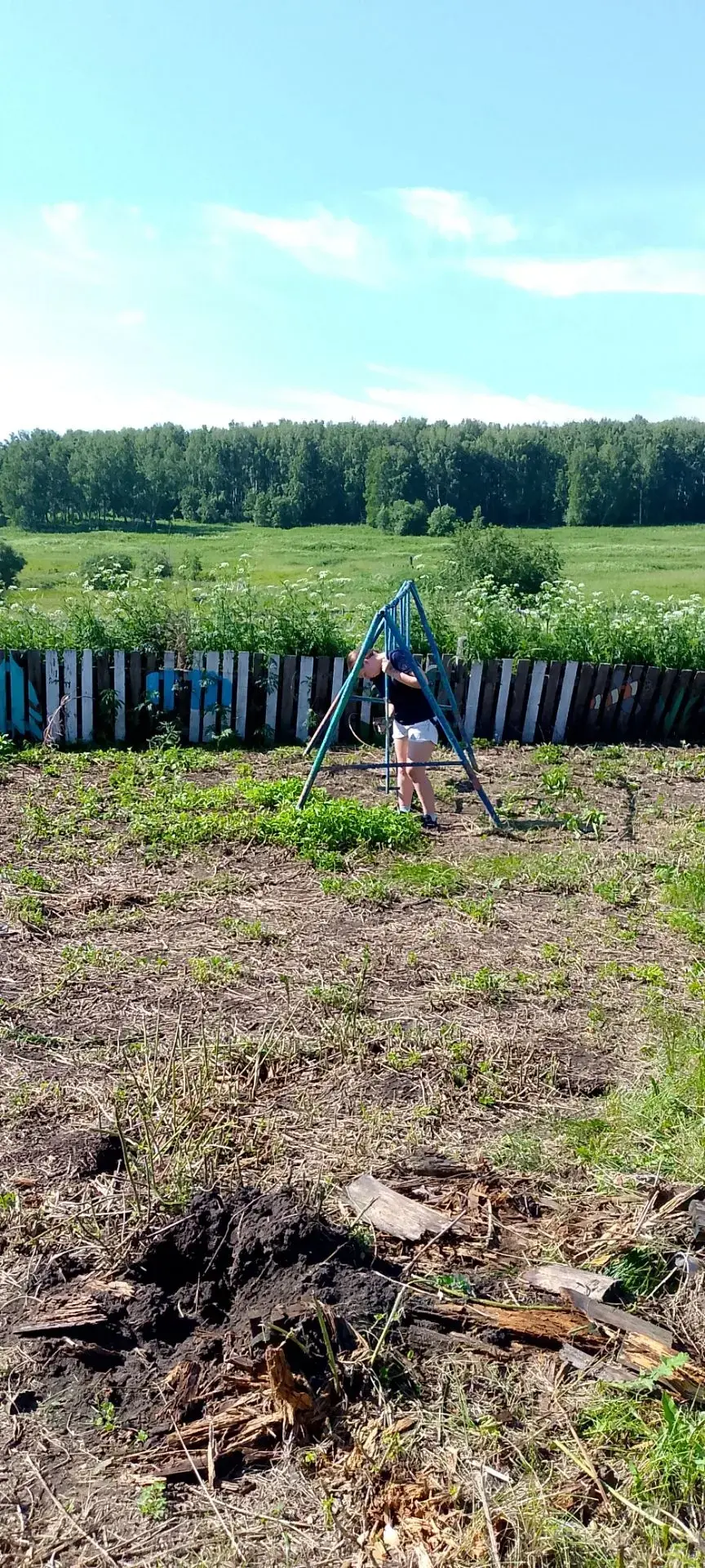 🌟 Трудовой отряд в действии! 🌟

С 1 июля на территории нашего поселения начал работу летний трудов
