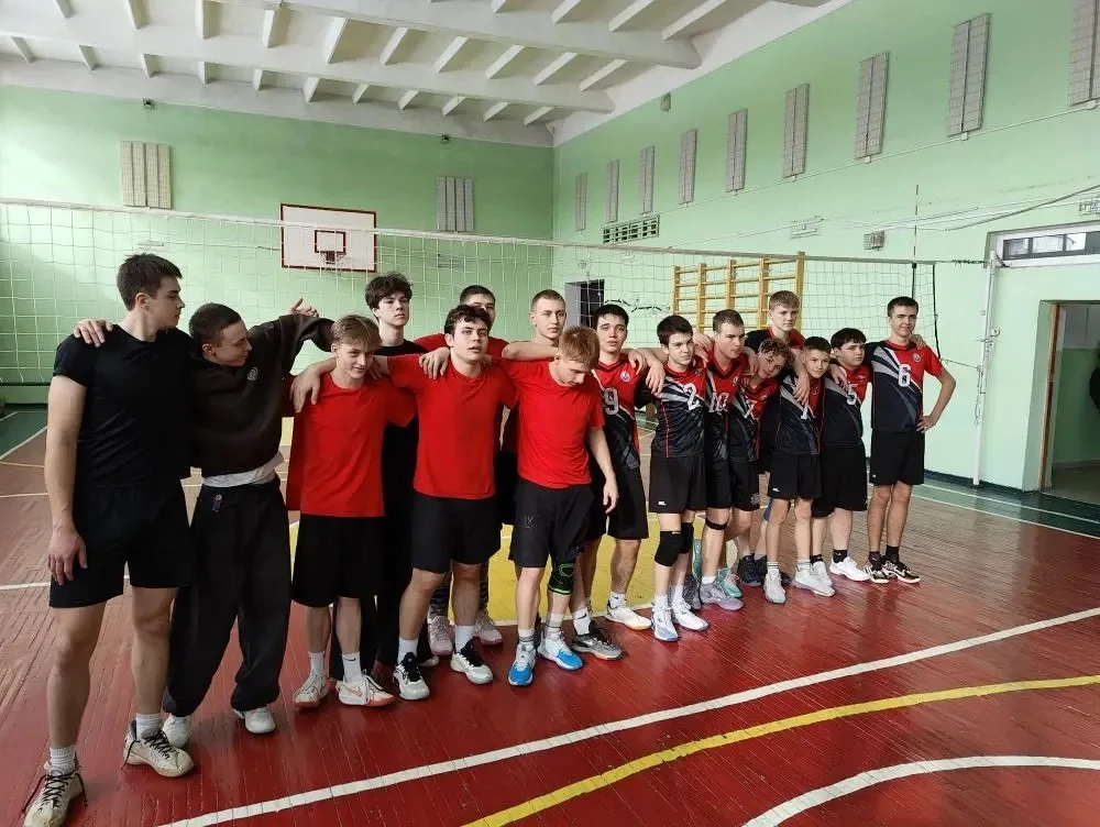 🏐 Первенство Восточного района по волейболу: серебро наше! 🥈  На этой неделе сборная нашей школы дос
