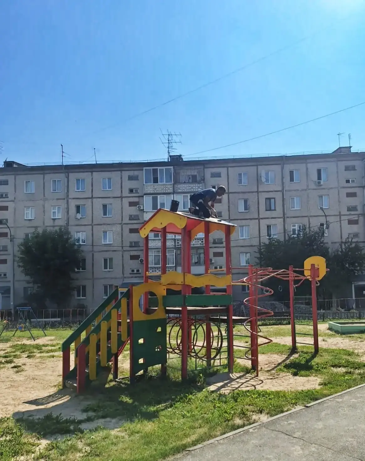 🗓️18.06.2026

🫟 Окрашивание малых архитектурных форм  во дворе мкд по адресу

🏠Жуковского, 94