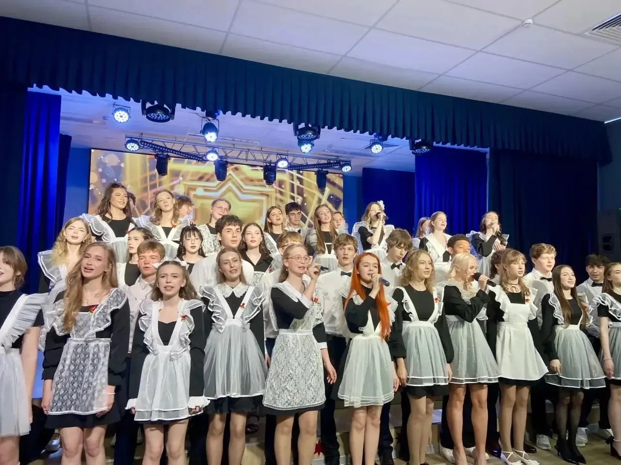Звени, звонок последний! 🔔

Веселый и грустный, задорный и лирический, трогательный и душевный - пр