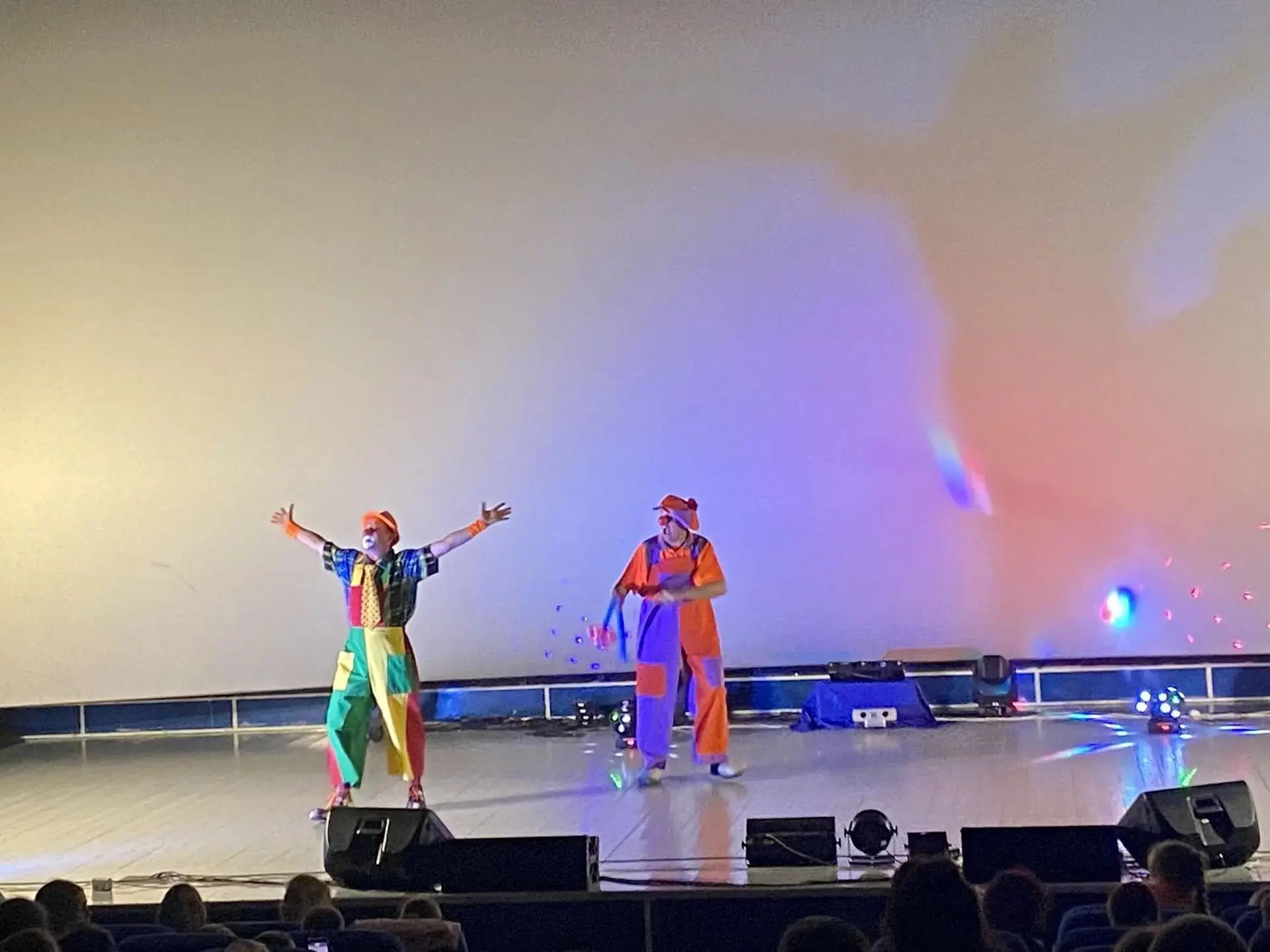 🎪 Слово «ЦИРК» наполняет душу предвкушением радости и веселья!

18 июня ребята из школьного лагеря 