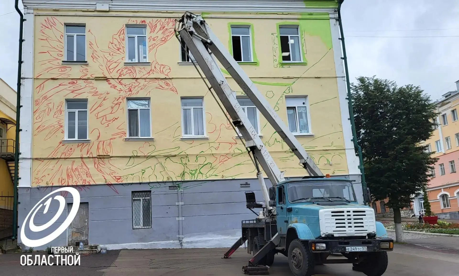 ❗️На улице Ленина, возле МФЦ, появляется новый мурал. Судя по наброску, он будет посвящён Орлу.