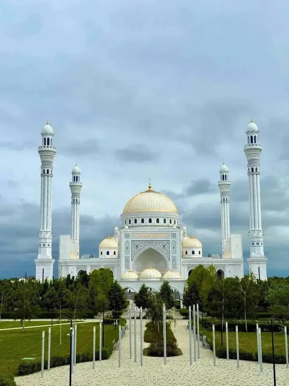 🕌 ДВА ДНЯ МЕЖДУ СИЯНИЕМ СОВРЕМЕННОЙ ЧЕЧНИ И ТИШИНОЙ ДРЕВНИХ ГОР
