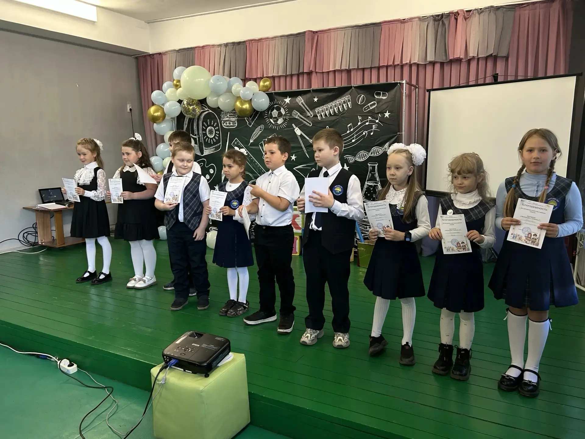 🎉 Прощай, 1 класс! 🎉  Сегодня в школе прошёл трогательный и весёлый праздник — «Прощай, 1 класс»! Дл