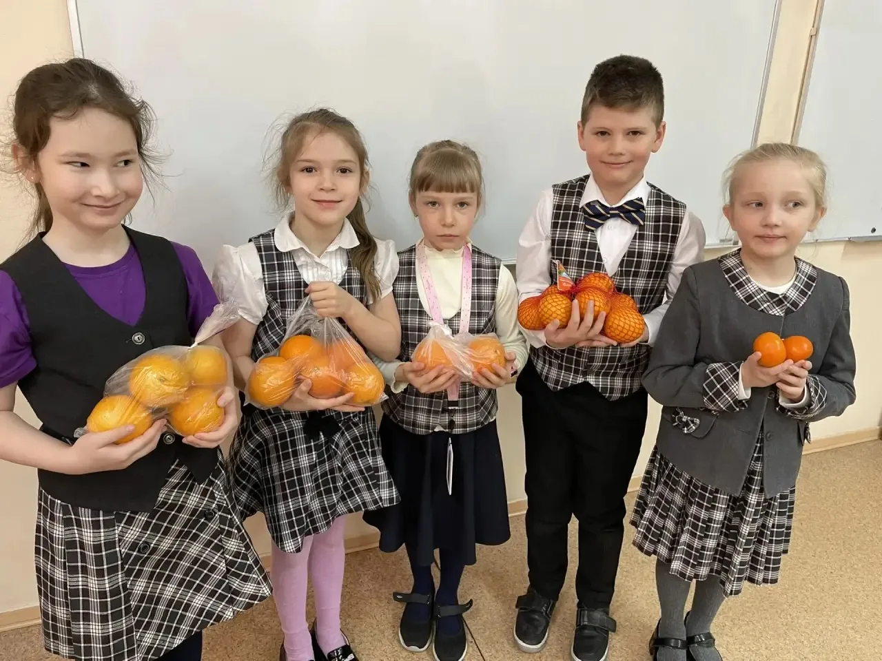 В школе прошел оранжевый день здоровья!🍊 «Мы делили апельсин,много нас,а он один»,- вспоминая строки