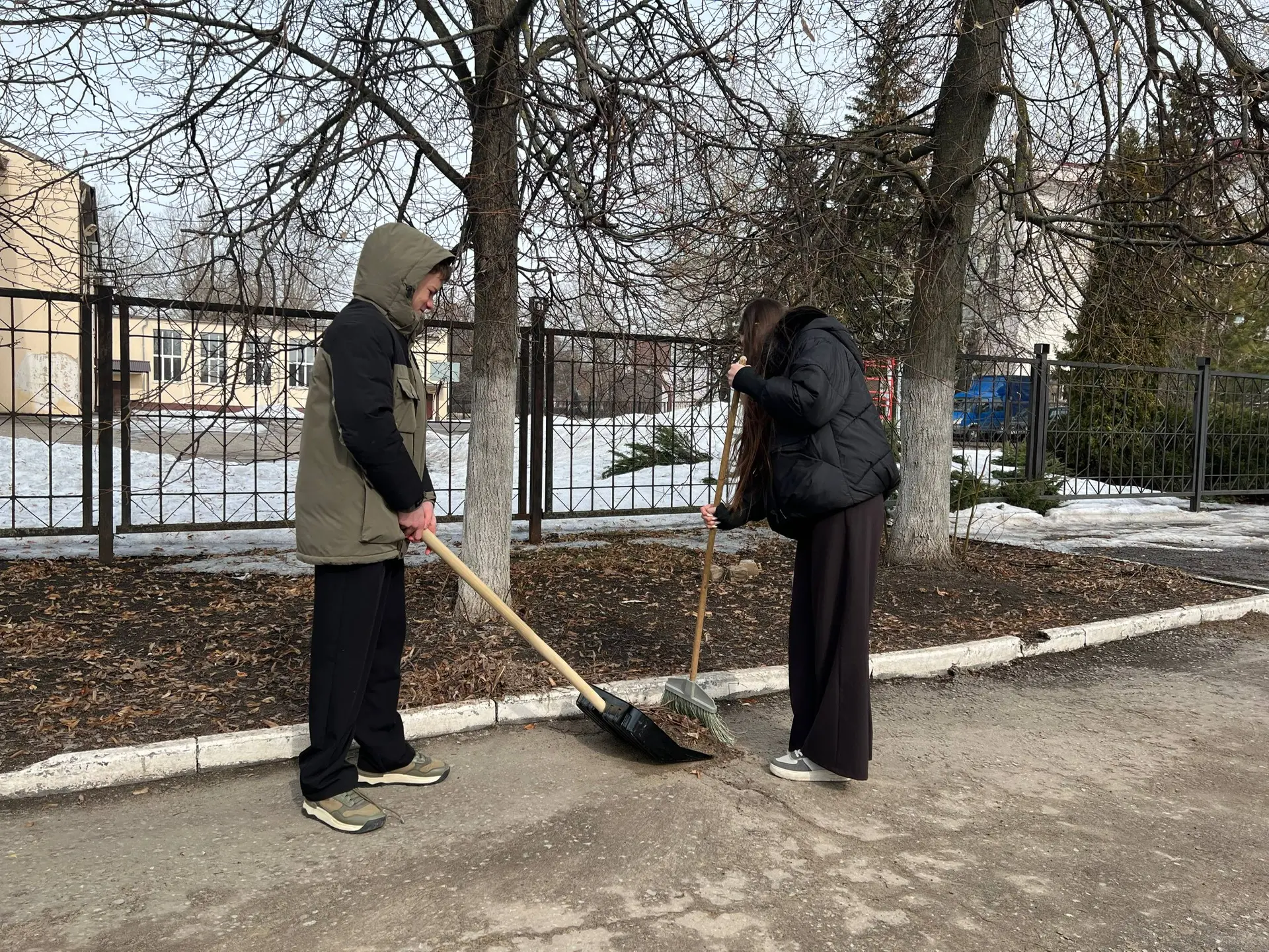 НАШИ УЧЕНИКИ В АКТИВНОЙ ФАЗЕ «ЧИСТОГО ЧЕТВЕРГА»! 🧹🌿  На этой неделе учащиеся нашей школы активно вкл