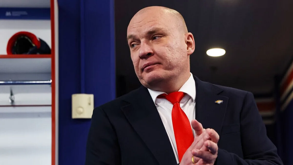 Андрея Разина временно отстранили от работы главным тренером "Металлурга" после поражен...