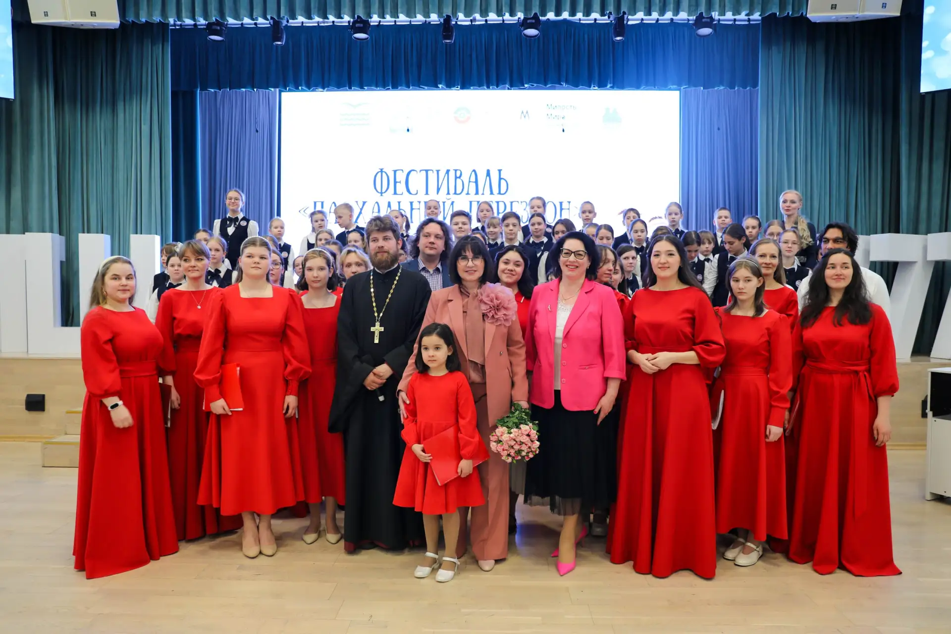 📌 Альбом с фотографиями  «Свет миру»: диалог о нравственности, воспитании и духовности в ИТШ №777 🕊 