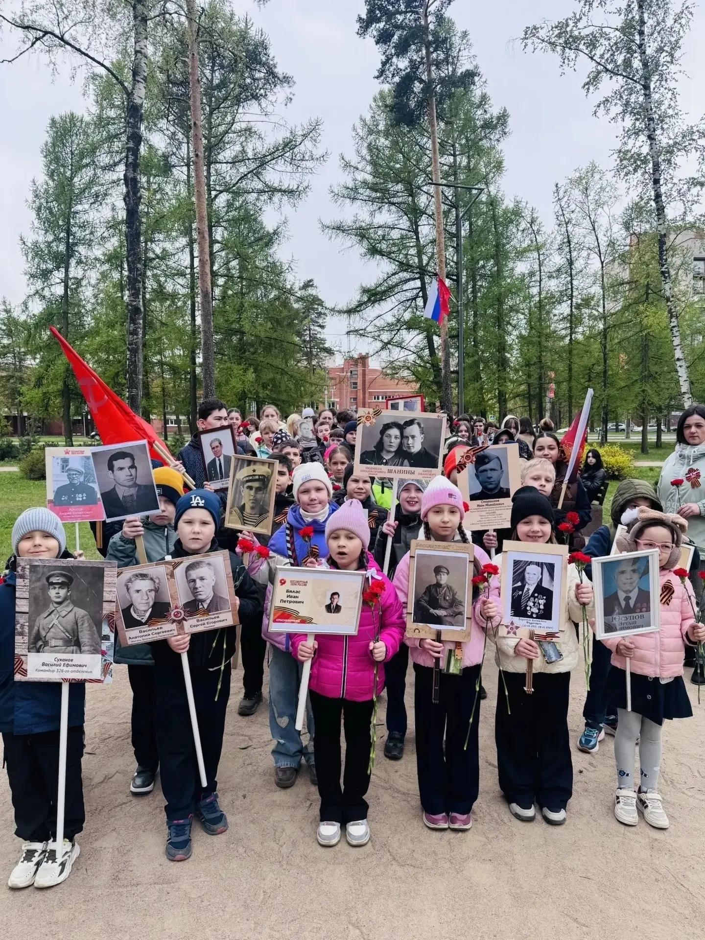 7 мая в лесопарке Сосновка учащиеся 1Е класса — Орлята Хранители — приняли участие в районной акции 