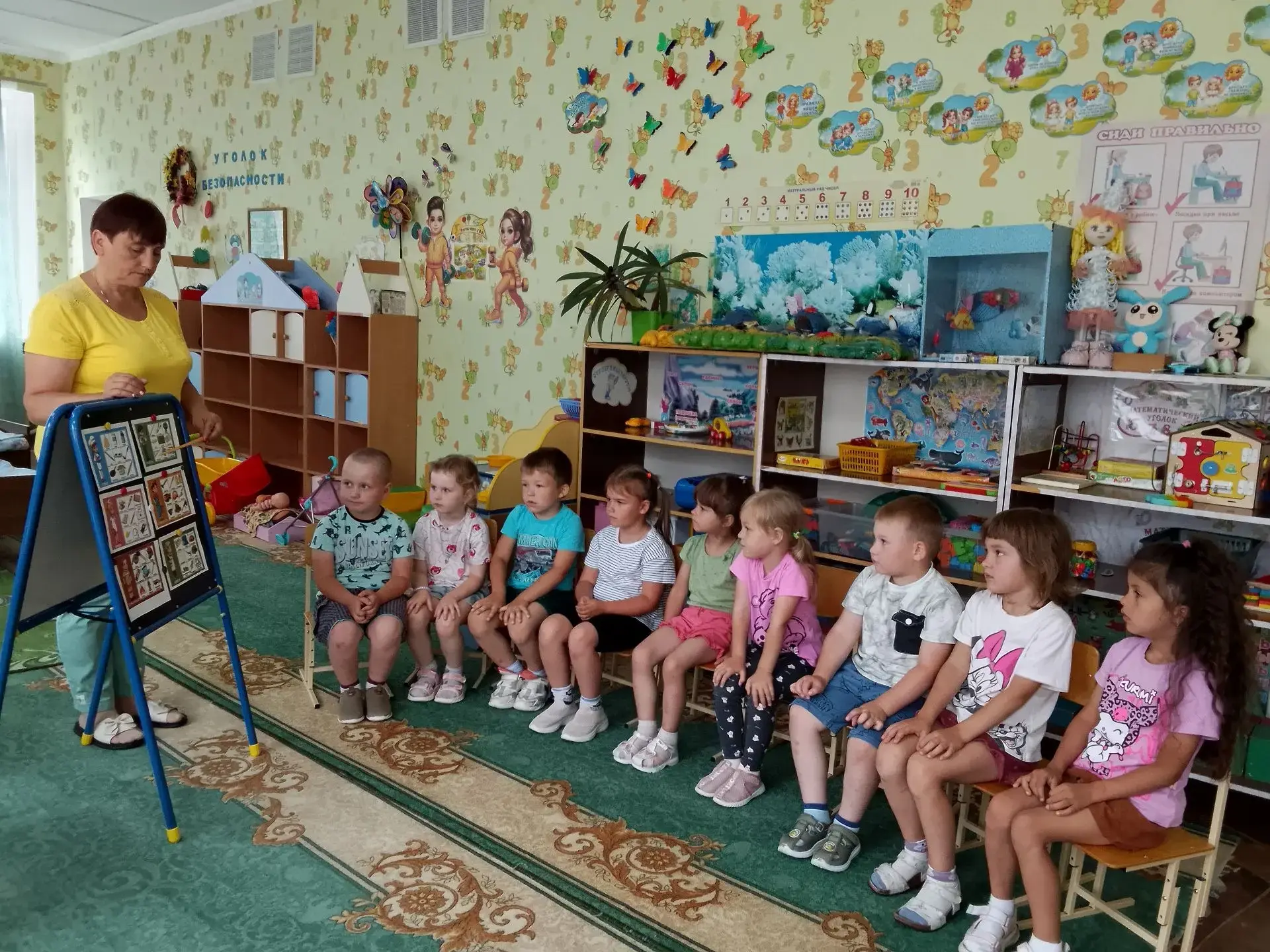 Сегодня в старшей группе детского сада "Солнышко" прошла тематическая беседа  "Кем работают мои роди