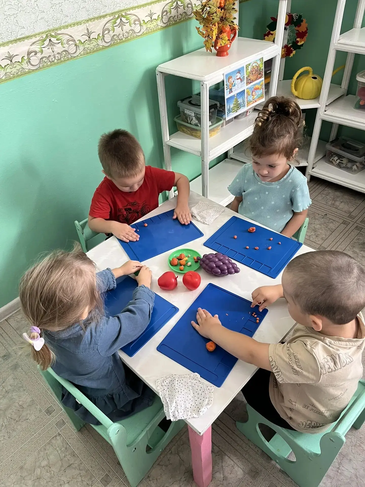 Лепка на тему «Фрукты» во второй младшей группе.