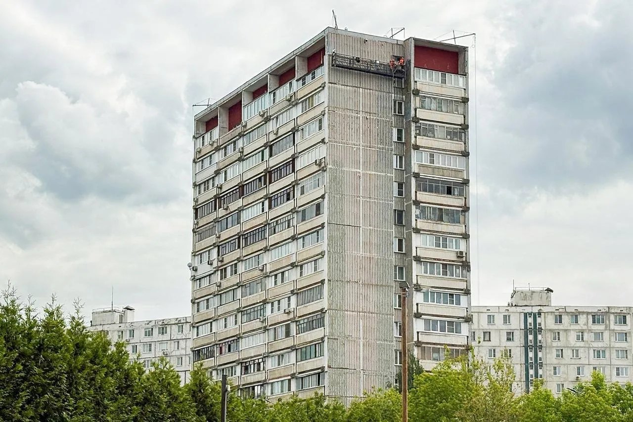 В Орехово-Борисово Южном продолжается капитальный ремонт жилого дома по адресу: Ясеневая улица, дом 