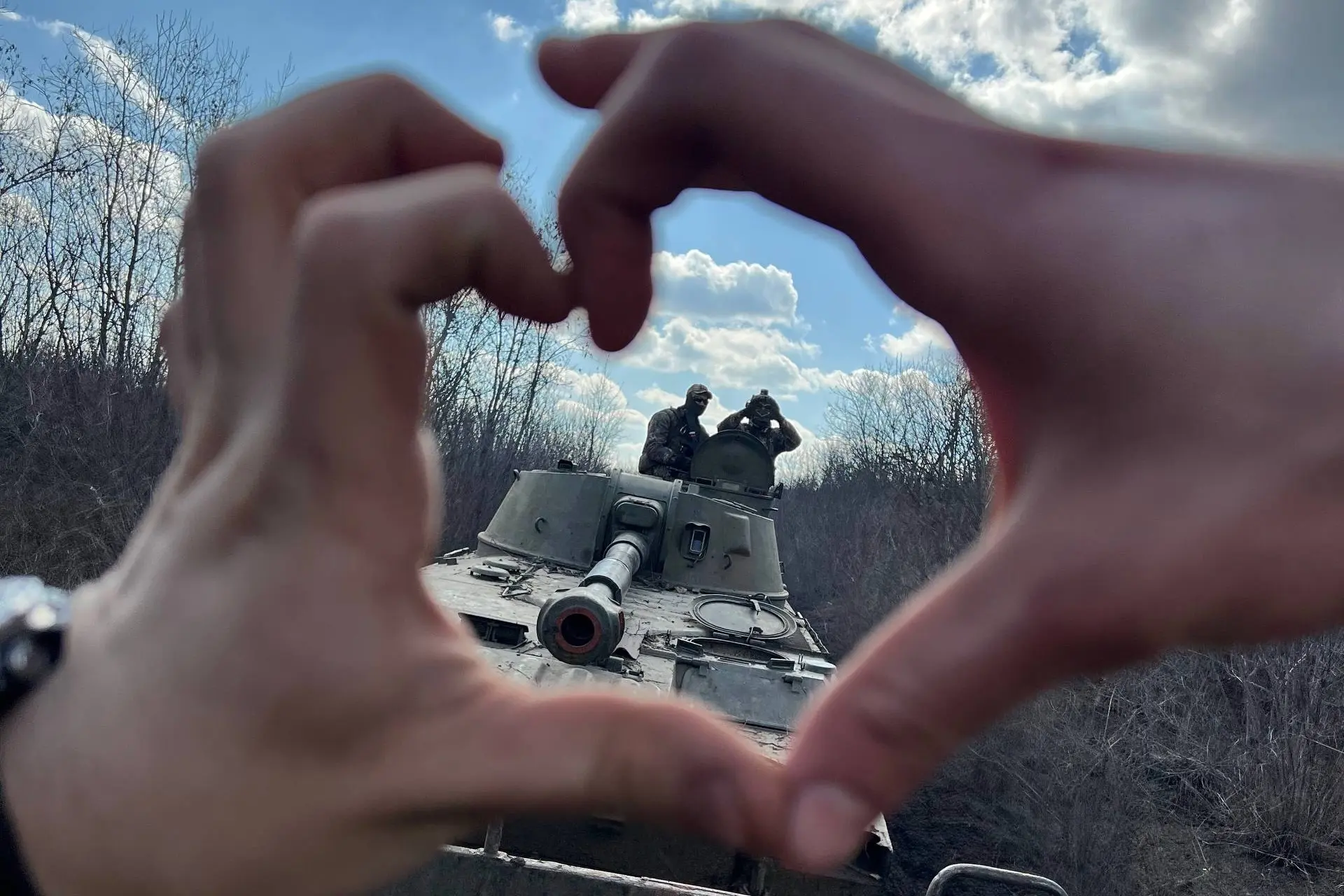 Манул

10 июня погиб наш Манул. Сережа артиллерист.
Самый веселый и, наверное, один из самых молодых