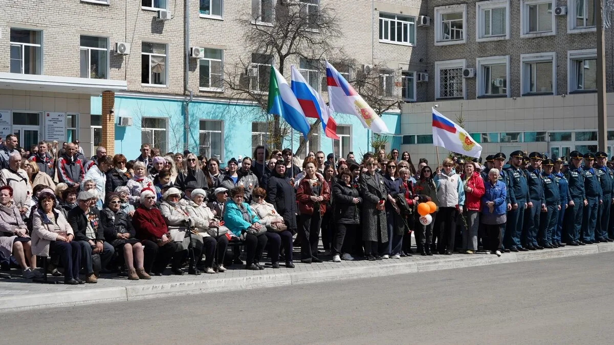 На Амурском судостроительном заводе возложили цветы к Вечному огню  8 мая на Амурском судостроительн