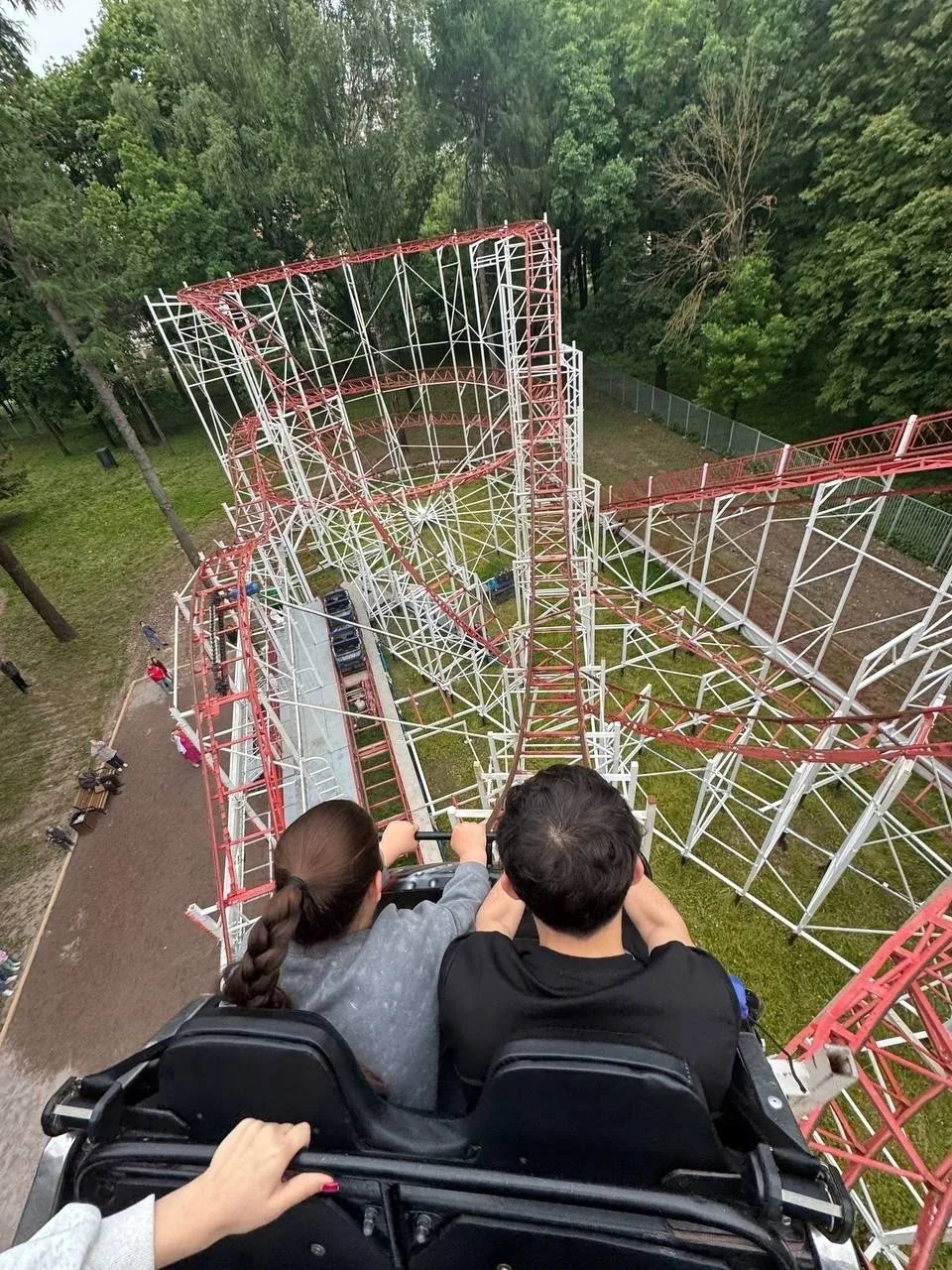 🎡 В парке Мира открылся самый высокий аттракцион Московской области.
 
Конструкция новой «Катальной