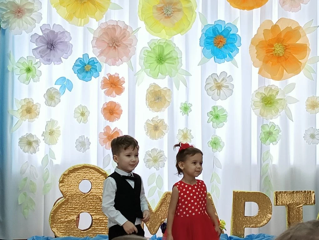 Наш детский сад "Семицветик" от всей души поздравляет вас с Международным женским днем! Пусть жизнь 
