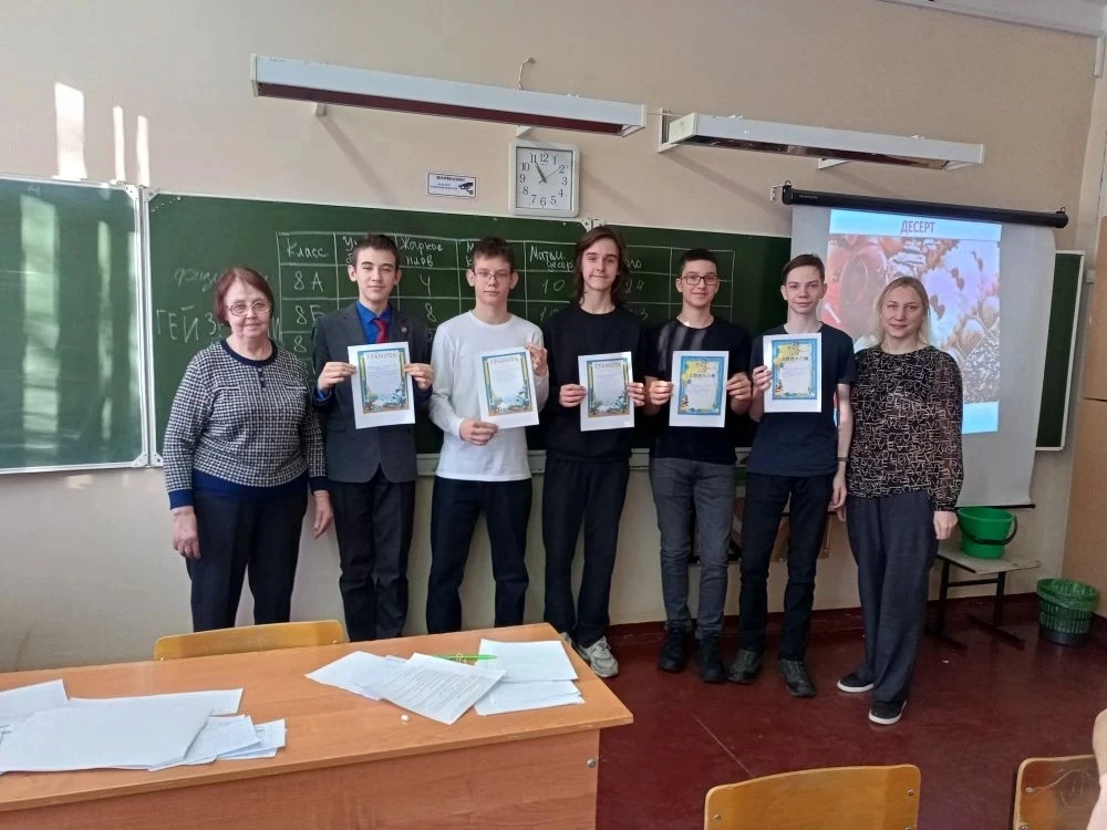 Математическая неделя в нашей школе: ум, логика и командный дух! ✨  На этой неделе кабинеты нашей шк