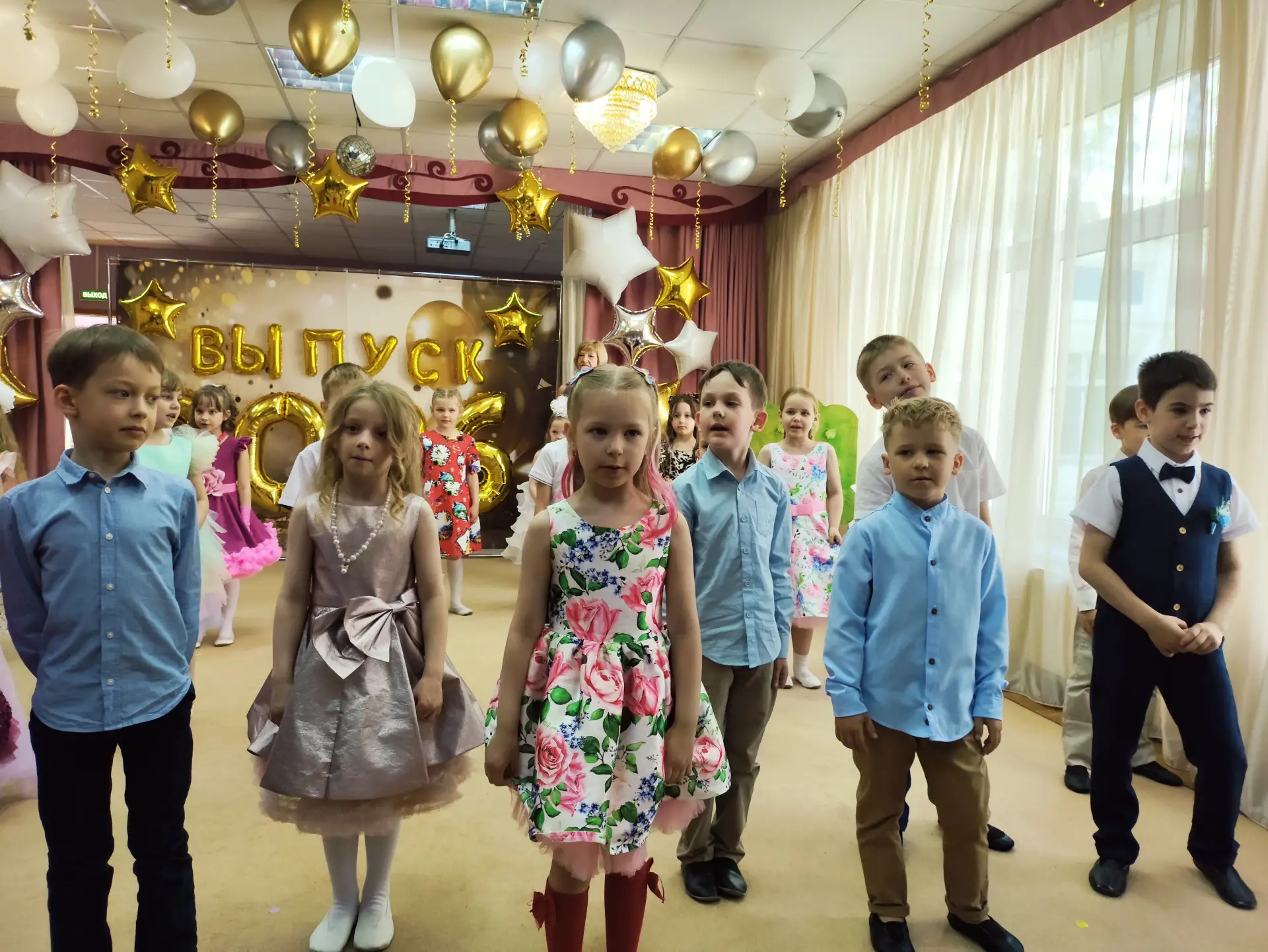 ВЫПУСКНОЙ БАЛ ДОШКОЛЯТ 🔔  До свидания, сад! Здравствуй, школа! ✨  В дошкольных группах на ул. Радужн