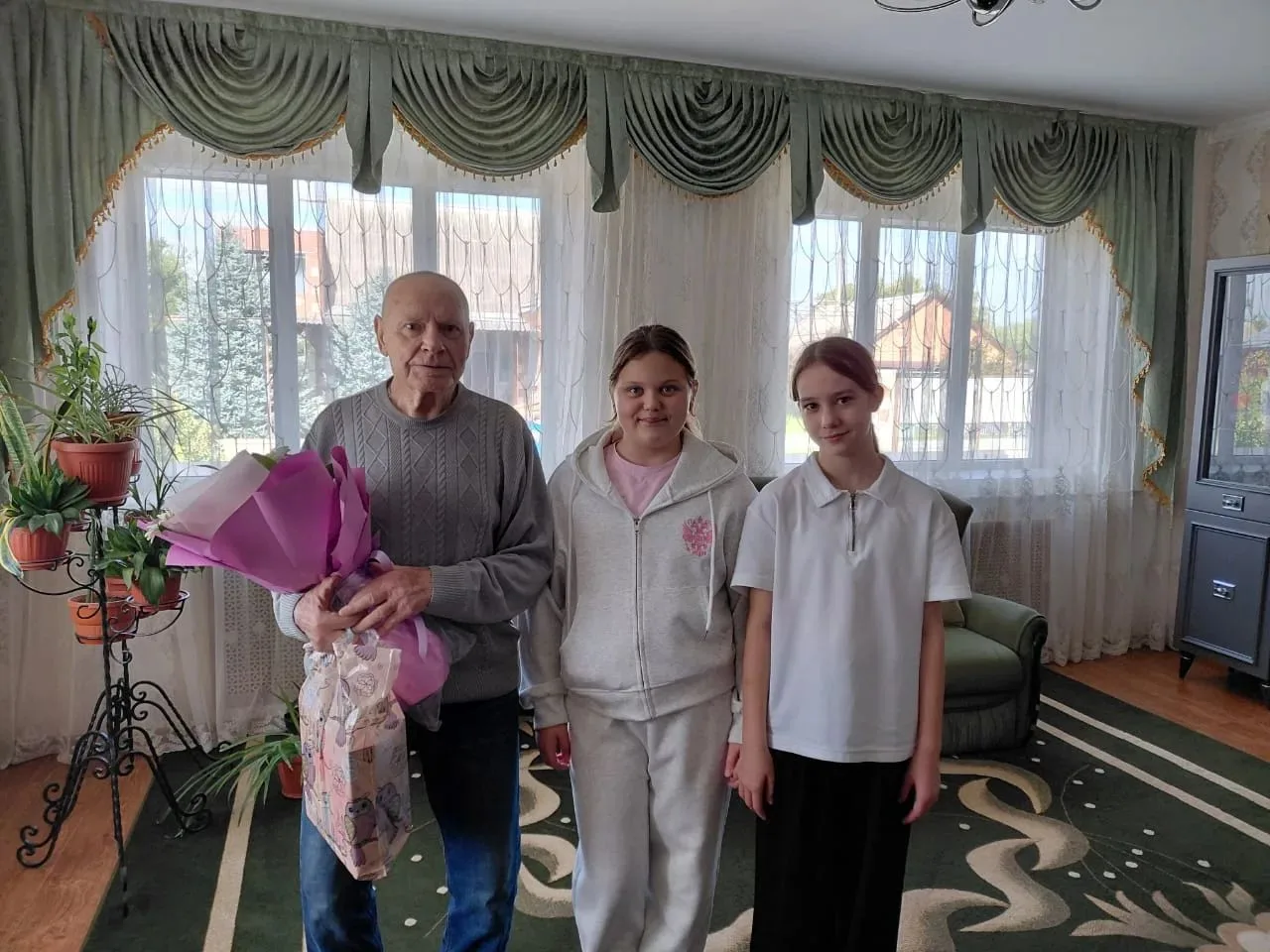 🎓 День учителя: продолжаем дарить тепло! 🎓