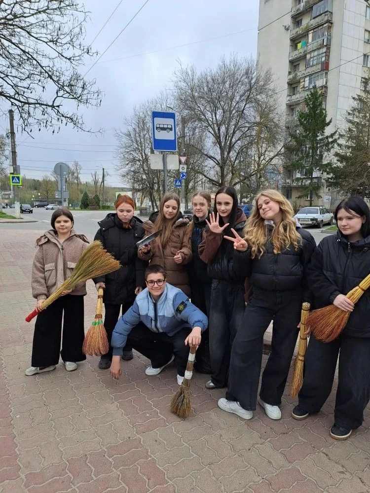 23 апреля в субботнике приняли участие обучающиеся 6 "Г" и 6 "В" класса (классные руководители: Стре