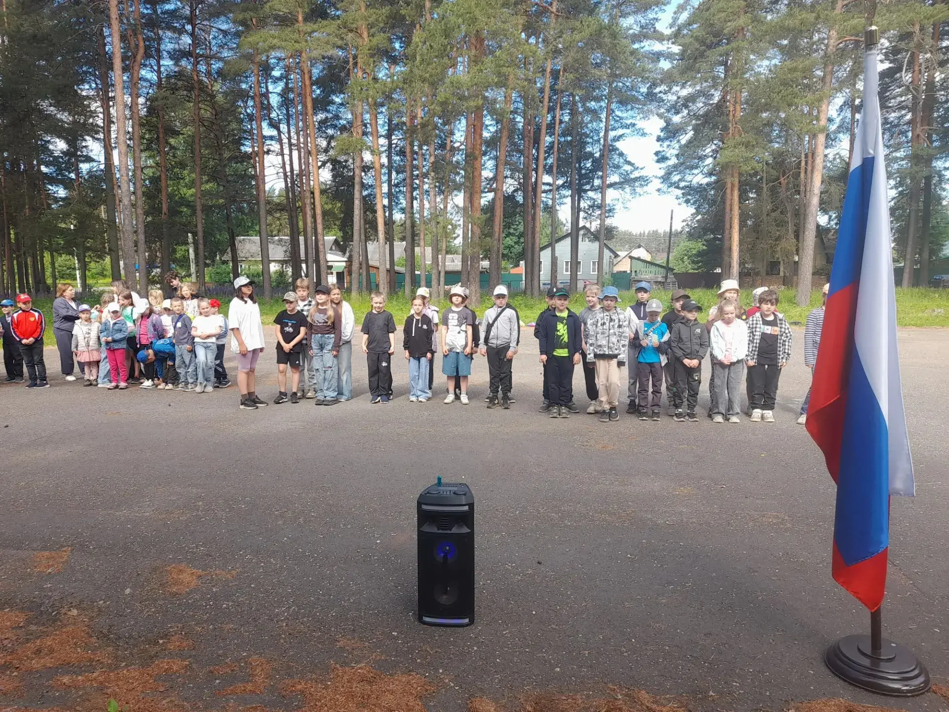 🌞 Начало новой недели в лагере «Солнышко» 🌞

🇷🇺 Традиционная утренняя линейка под звуки гимна и 