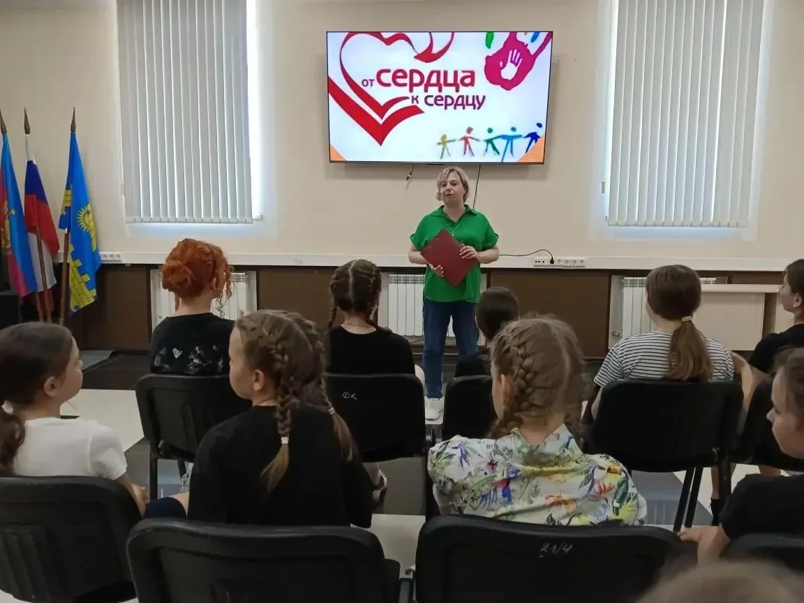 В Доме культуры села Варваровка прошел час мира и добра под названием "От сердца к сердцу". Мероприя