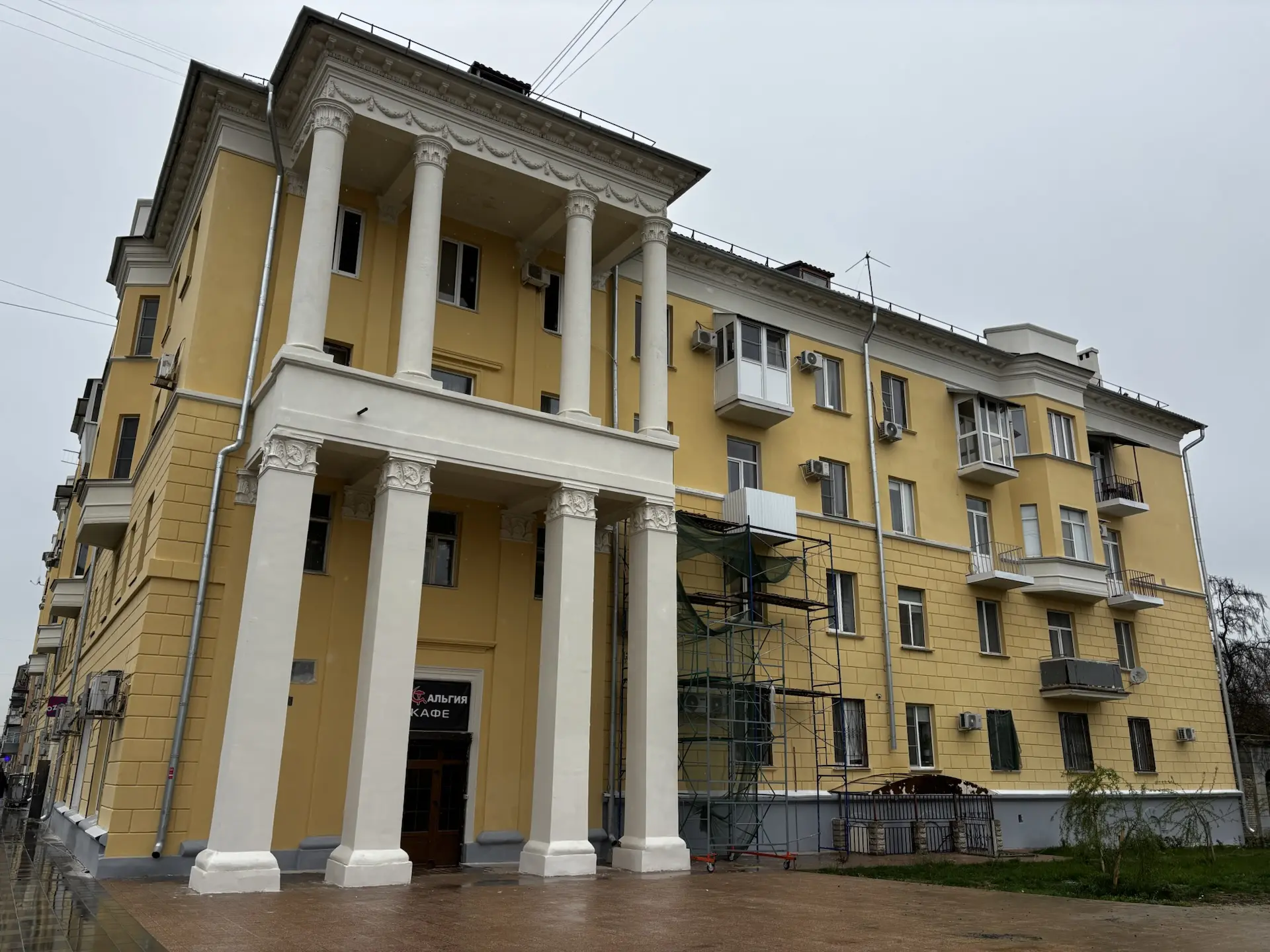В доме по адресу Дзержинского, 14 подходят к завершению работы по капитальному ремонту ...