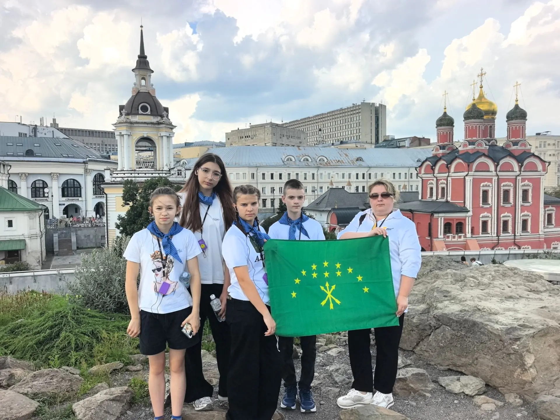 Ученики нашей школы под руководством советника директора отправились в путешествие по З...
