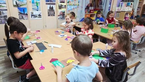 В группе «Солнышки» кипела творческая работа! В рамках проекта о Екатеринбурге ребята «...