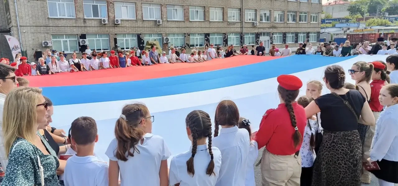 В день Государственного флага Российской Федерации, юнармейский отряд нашей школы попол...