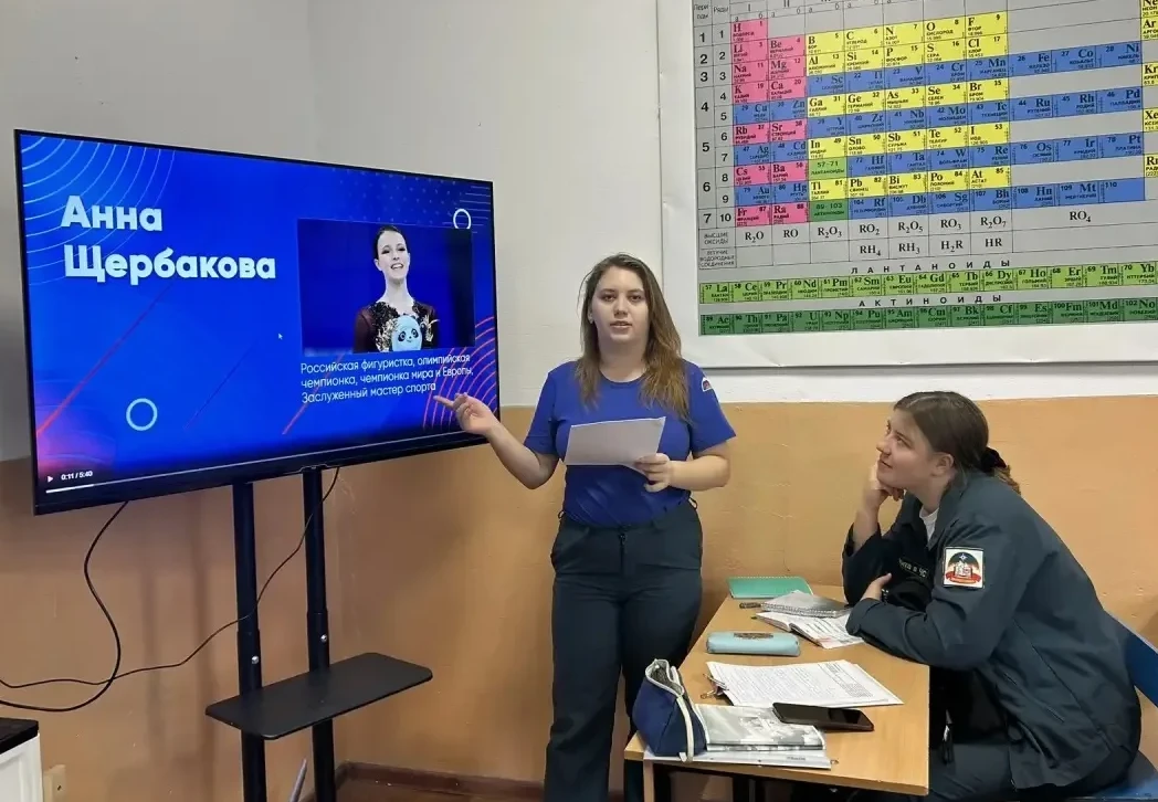В понедельник, 30 марта 2026 года, торжественная линейка ознаменовала начало новой учебной недели в 