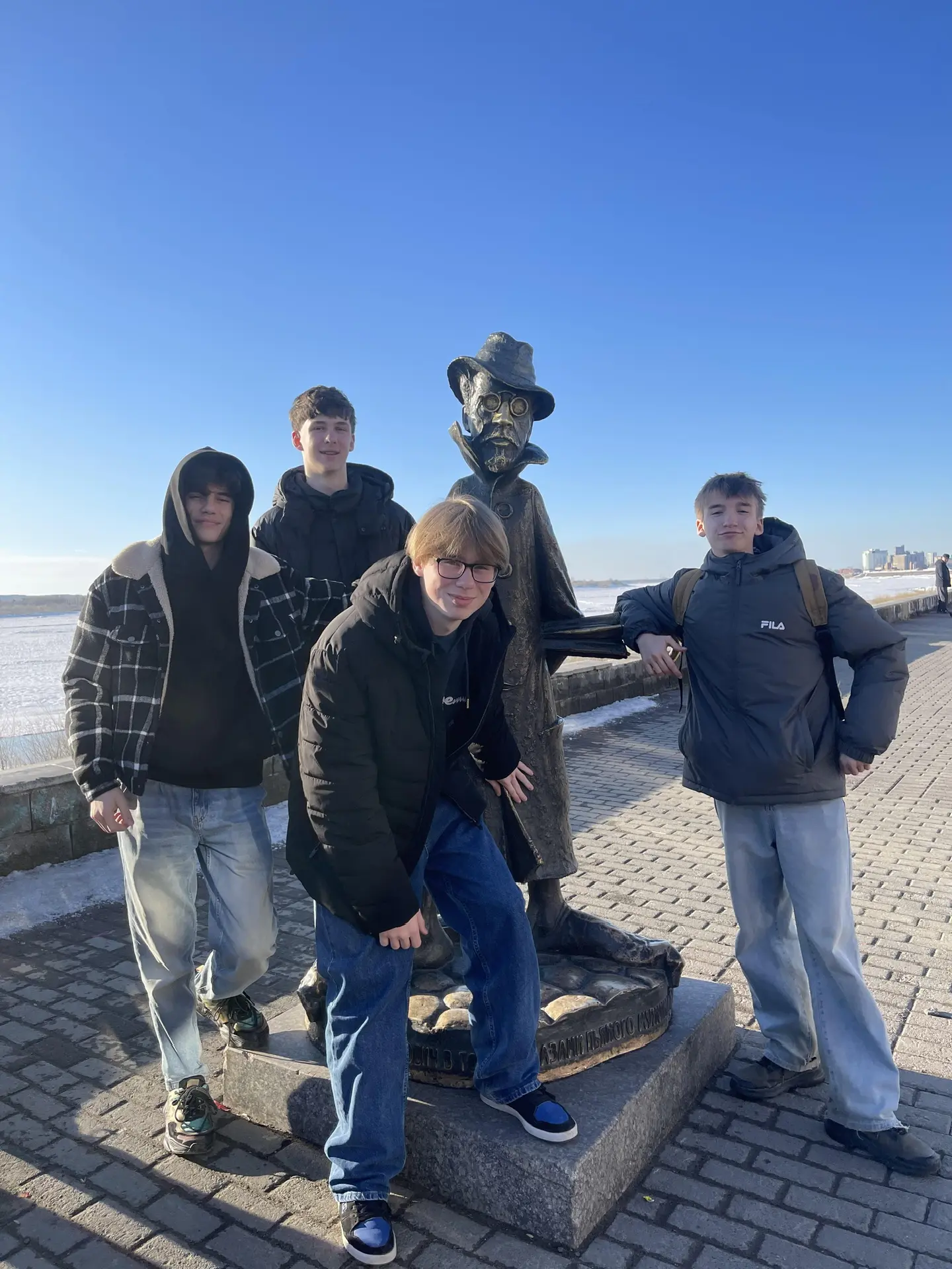 Пока каникулы в идут полным ходом, обучающиеся 10И класса Пенязь Мирон, Борисов Арсений, Федер Богда