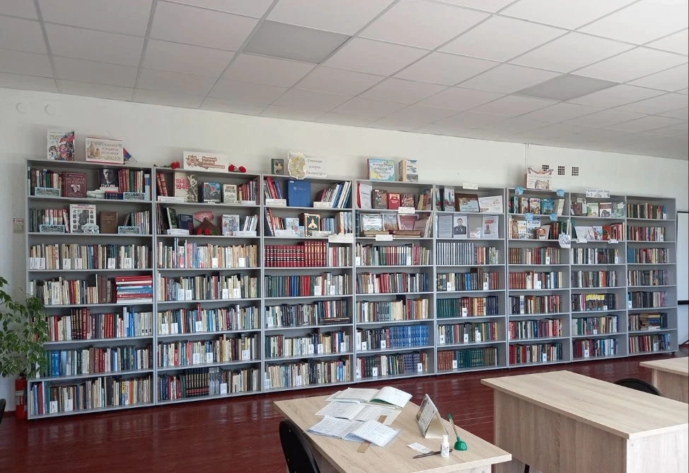 📚В Богодуховской сельской библиотеке-филиале  долгожданное обновление — новые стеллажи которые были