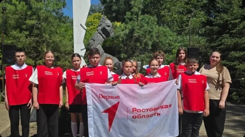 В сопровождении Главы Зерноградского района Дмитрия Репка и активистов «Движения Первых» МБОУ гимназ