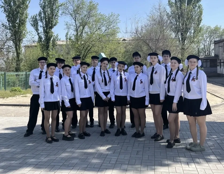 Сегодня наши гимназисты принимают участие в районном смотре строя и песни. Им предстоит...