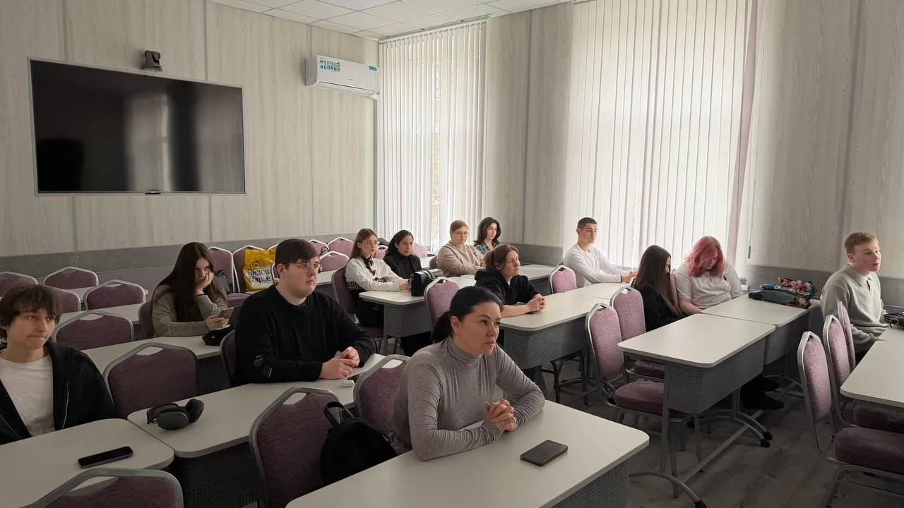 «Диалог с героем» в Институте международных экономических связей  🎤 В рамках проекта «Своими глазами