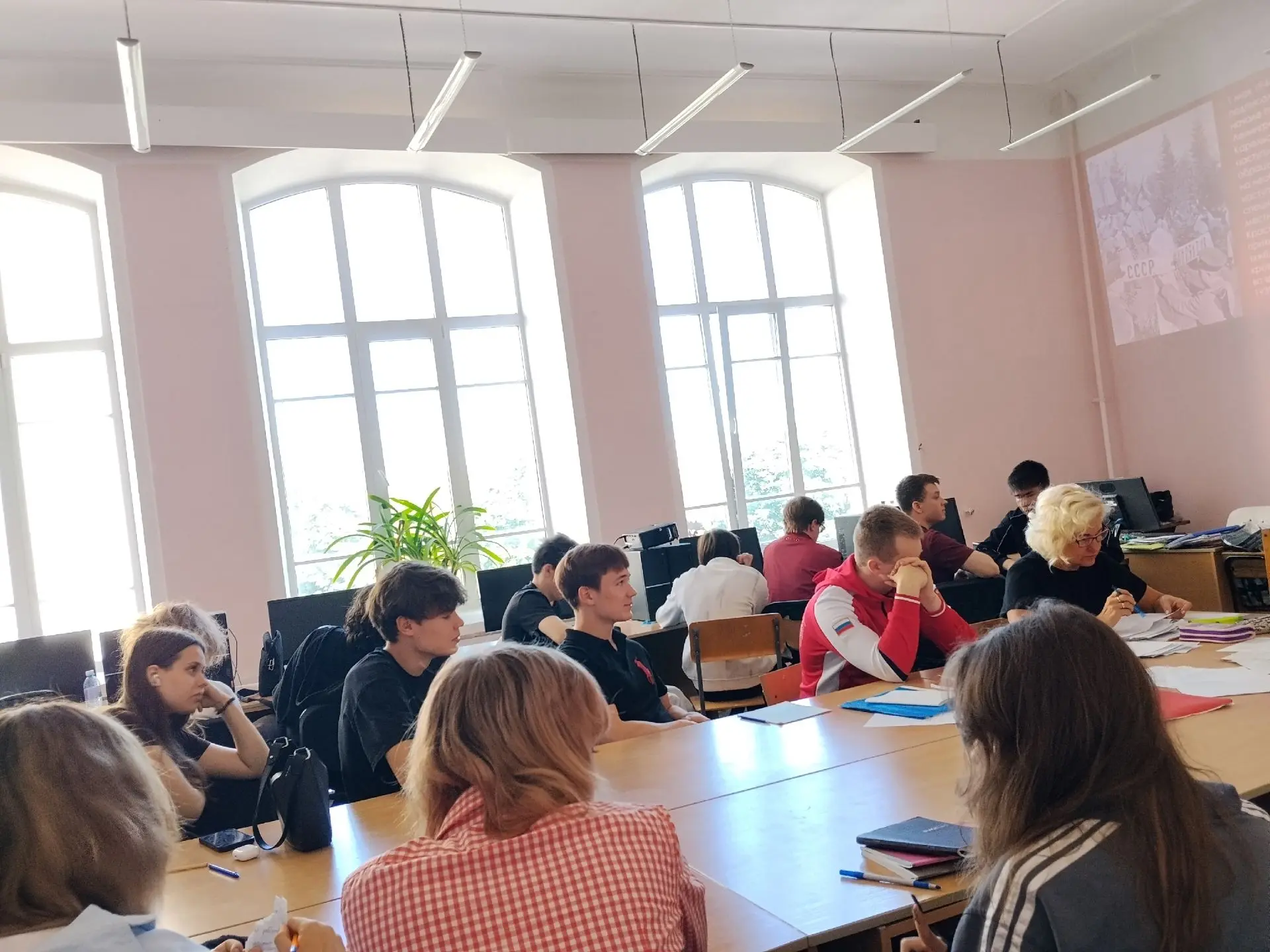 16 июня, в преддверии окончания первого этапа Выборгско - Петрозаводской операции ("4 -й Сталинский 