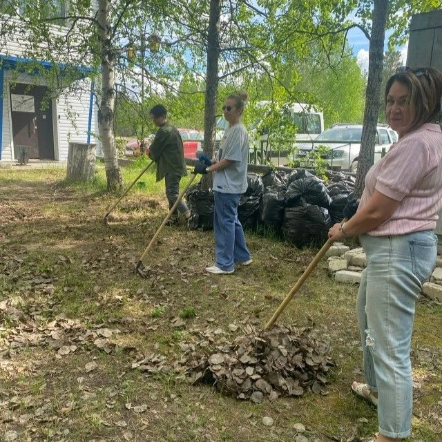 Сотрудники филиала ЦЛАТИ по УФО по ЯНАО провели субботник на прилегающей территории учр...