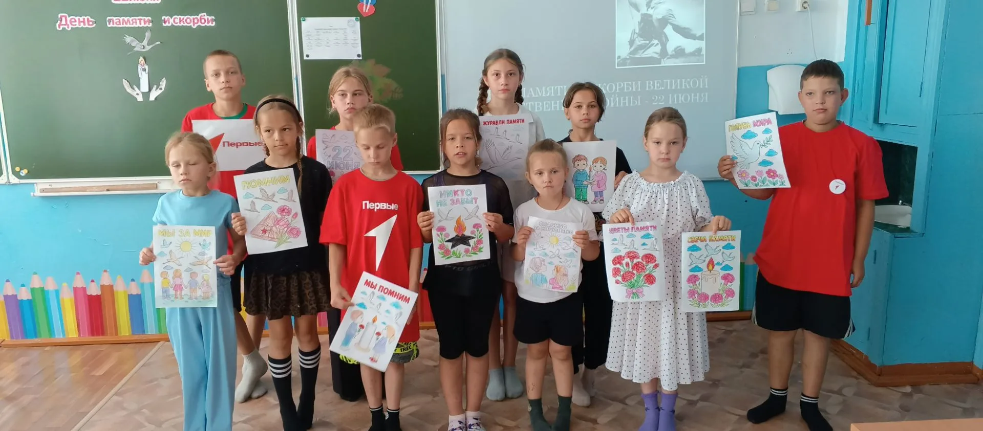 🕯Активисты «Движения первых» вместе с ребятами пришкольной площадки приняли участие во...