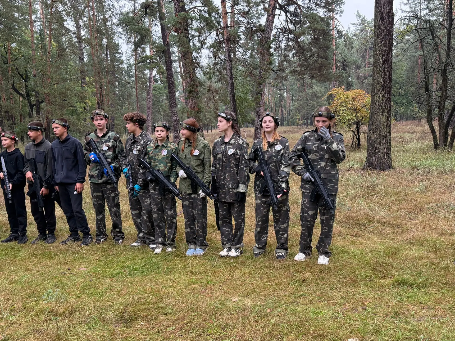 Школьные команды 8а и 11а классов приняли участие в соревнованиях по лазертаг и страйкб...