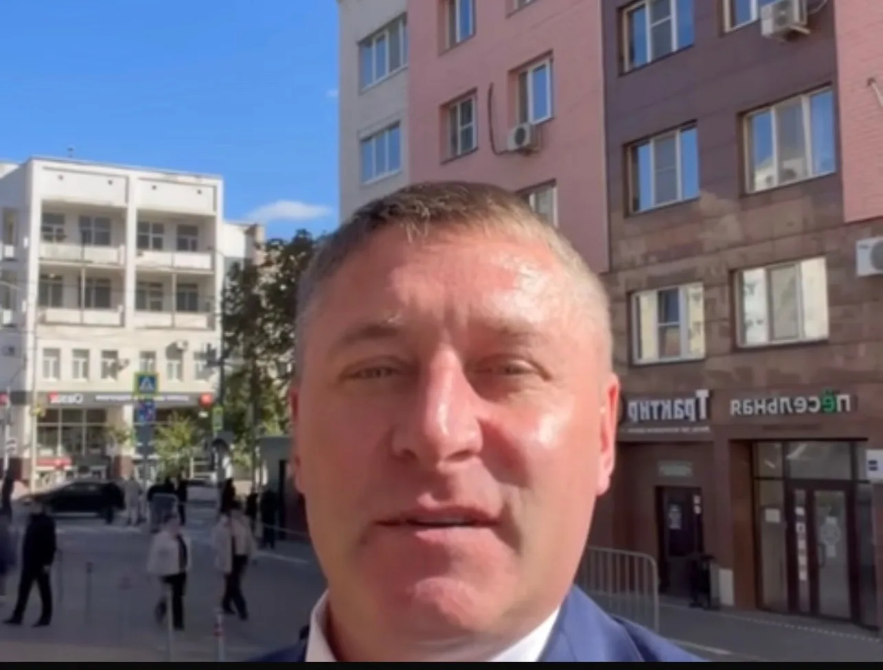 Шуваев впервые с кружочком в Телеграме вышел к белгородцам. Говорит, что официально вст...