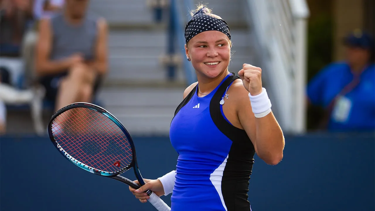 Диана Шнайдер вышла в четвертьфинал турнира WTA 1000 в Торонто, обыграв третью ракетку ...