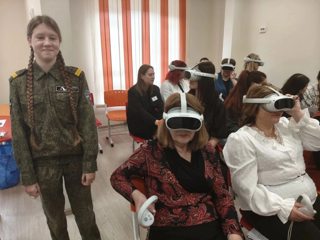 Вчера мой педагог дополнительного образования Боровиков Павел Александрович и ученица 7А класса Скоб