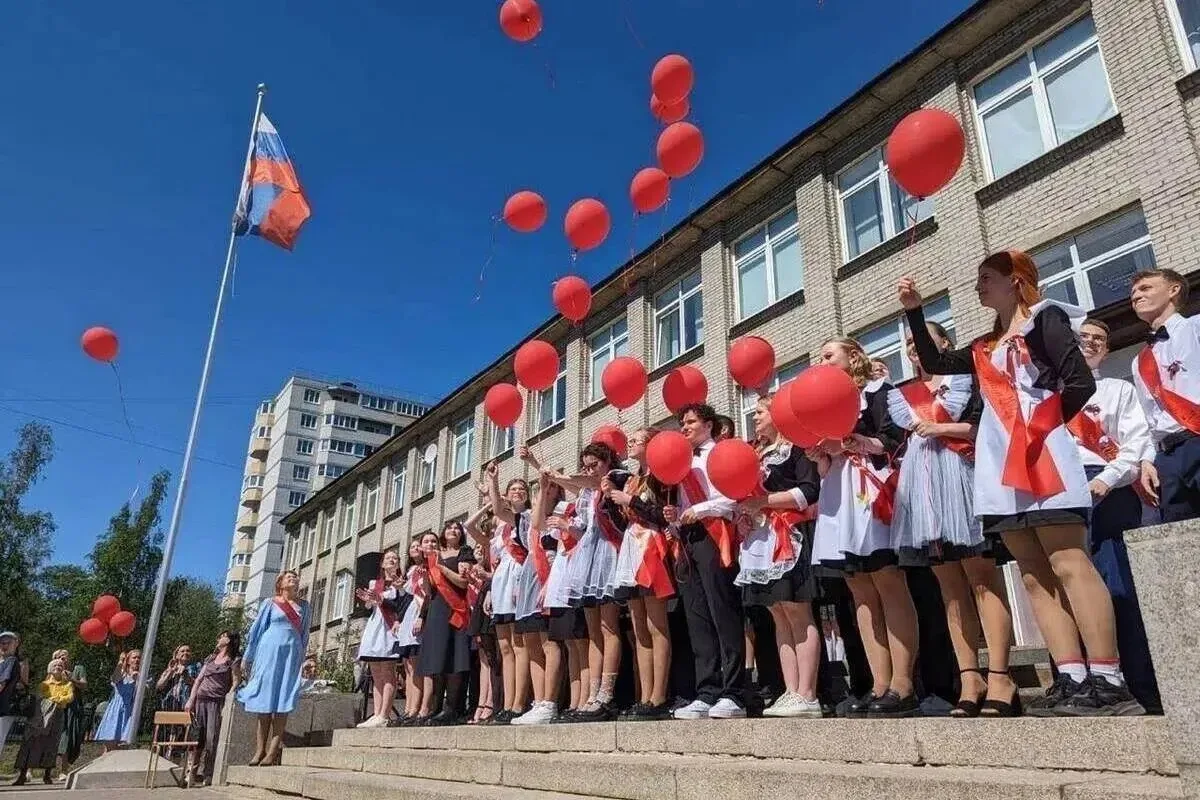 Дорогие выпускники! Уважаемые учителя и родители!
