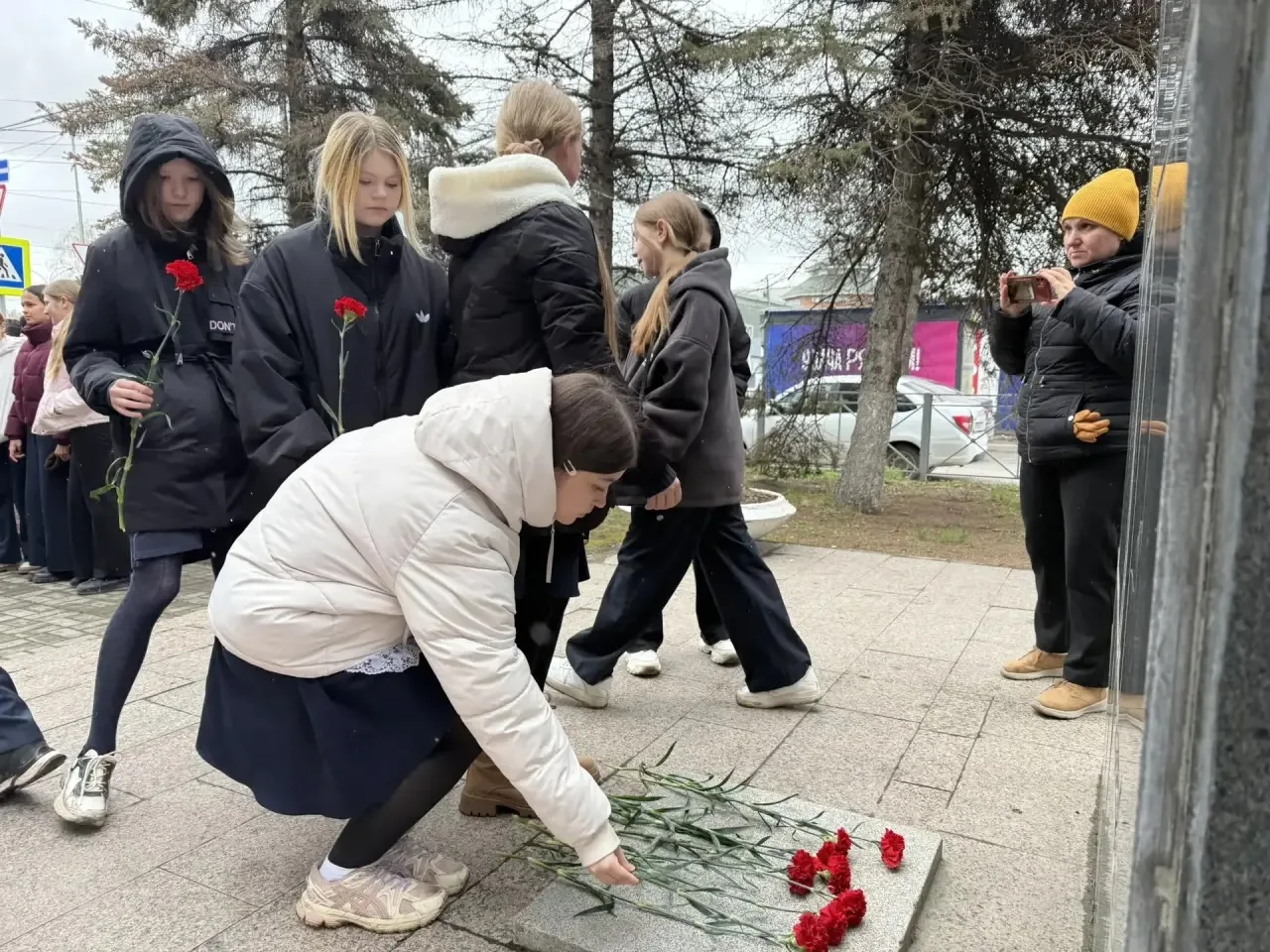 🗓 22 апреля — день рождения Владимира Ильича Ленина.  Сегодня у памятника лидеру большевиков собрали